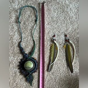 Serpentine stone necklace  with Feather and anaconda bone Earrings